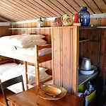 Anno 1721 Uten Internett, Strom, Vann - Men Med Rodmalt Utedo Ljørdal