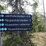 Anno 1721 Uten Internett, Strom, Vann - Men Med Rodmalt Utedo Ljørdal