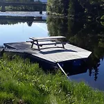 Anno 1721 Uten Internett, Strom, Vann - Men Med Rodmalt Utedo