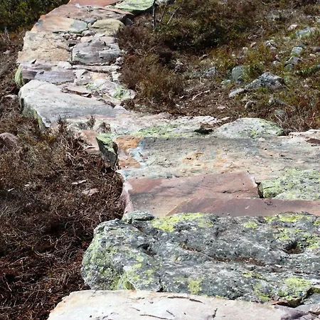 Lägenhet Anno 1721 Uten Internett, Strom, Vann - Men Med Rodmalt Utedo