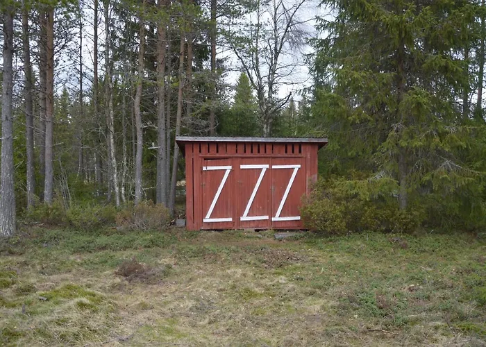 Anno 1721 Uten Internett, Strom, Vann - Men Med Rodmalt Utedo Ljørdal