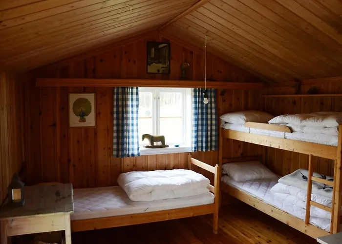 Anno 1721 Uten Internett, Strom, Vann - Men Med Rodmalt Utedo Lägenhet Ljørdal